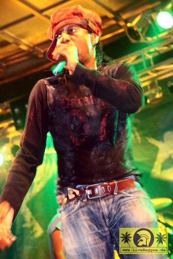 General Degree (Jam) with The House Of Riddim Band 17. Reggae Jam, Bersenbrueck 06. August 2011 (10).JPG